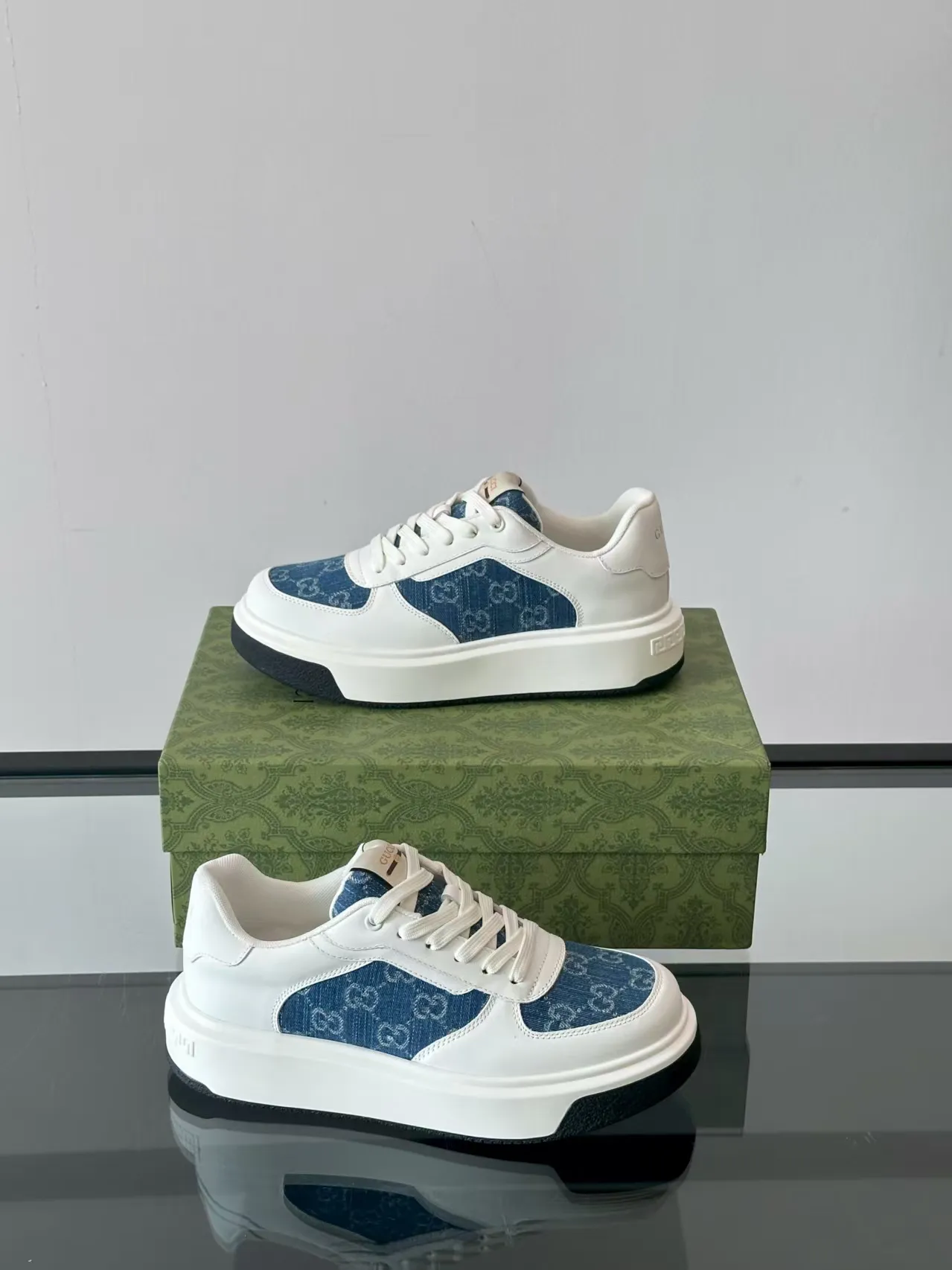 P460. New men's shoes GUCCI [Lightning] latest shoes shipped. Original quality, fashionable, special materials, sheepskin lining, new packaging. The foot feels super comfortable and the workmanship is impeccable. Size: 38-45, white lining. No. 058
